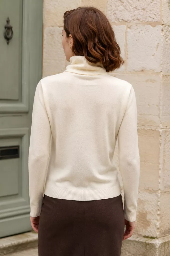 Pull Yuna Creme
